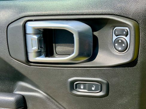 Used 2022 Jeep Wrangler Unlimited Sport AWD/4WD image 44