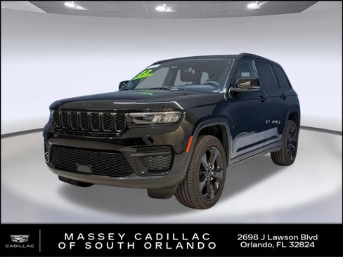 Used 2023 Jeep Grand Cherokee Altitude AWD/4WD image 1