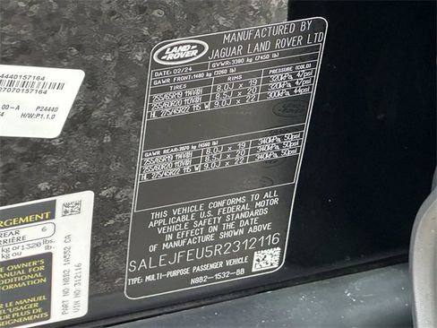 Used 2024 Land Rover Defender 130 S image 32