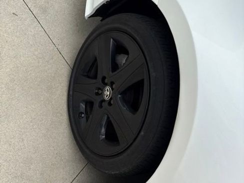 Used 2021 Toyota Prius FWD image 7