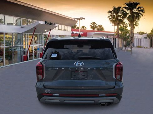 Used 2025 Hyundai Palisade SEL FWD image 4