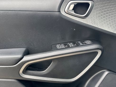 Used 2023 Kia Soul LX w/ Option Group 015 FWD image 11