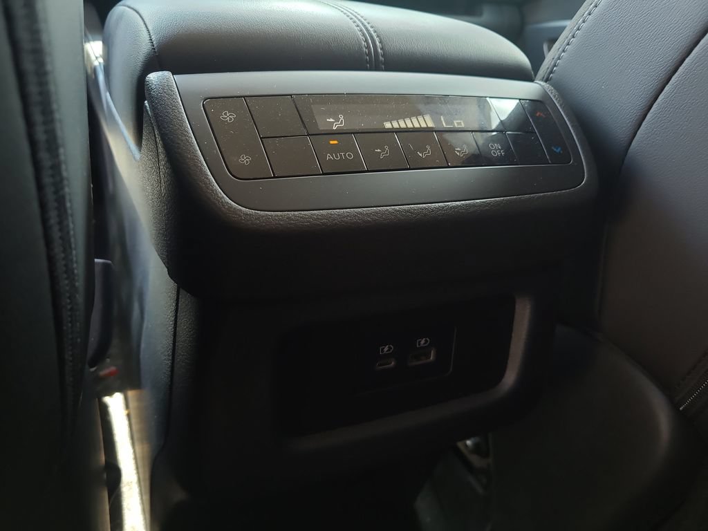 Certified 2025 Nissan Pathfinder SL FWD image 13