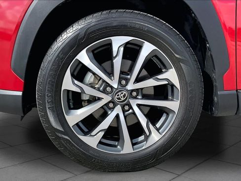 Used 2023 Toyota Corolla Cross XLE FWD image 11