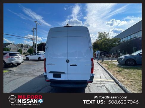Used 2022 Mercedes-Benz Sprinter 3500 image 4