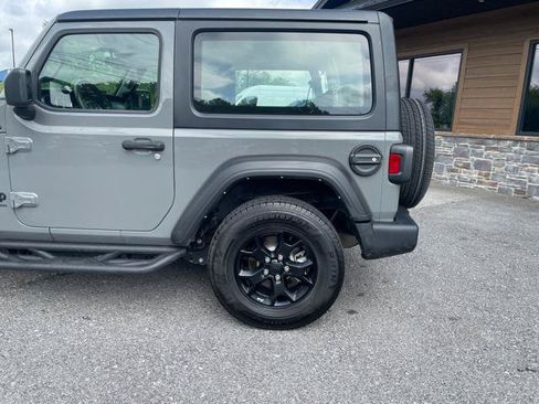 Used 2022 Jeep Wrangler Sport AWD/4WD image 4