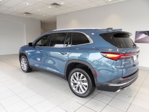 Used 2025 Buick Enclave Preferred image 6