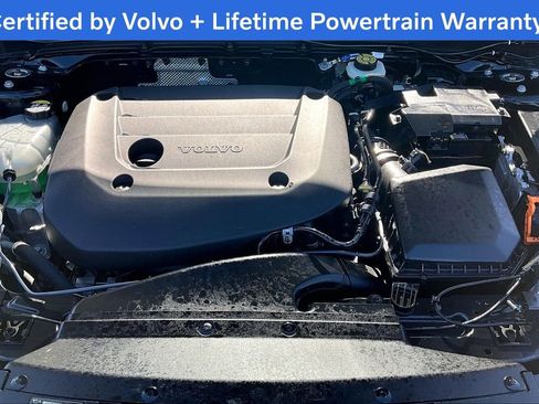 Used 2023 Volvo XC40 B4 Plus image 13