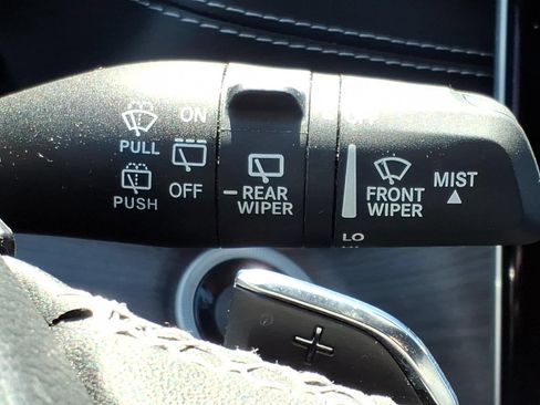 Used 2023 Jeep Grand Cherokee L Limited AWD/4WD image 19