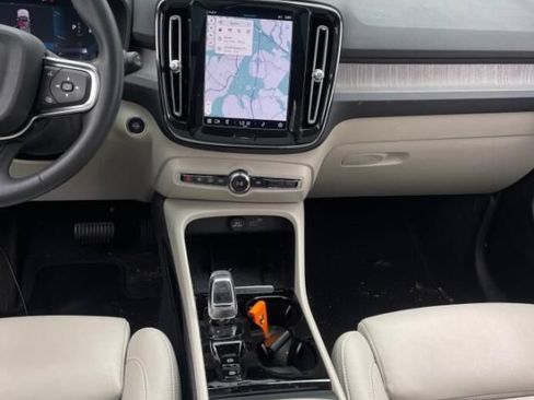 Used 2024 Volvo XC40 B5 Ultimate w/ Protection Package Premier AWD/4WD image 6