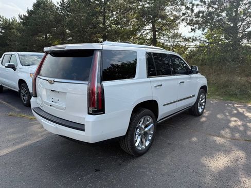 Used 2018 Cadillac Escalade Premium Luxury AWD/4WD image 3