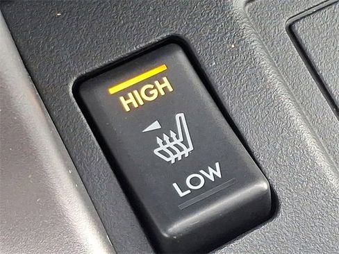 Used 2015 Subaru Forester 2.5i Premium w/ All-Weather Package image 23