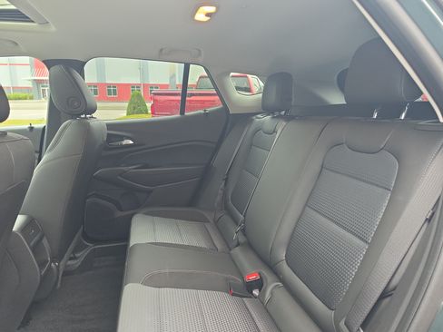 Used 2026 Chevrolet Trax LT w/ Sunroof Package FWD image 13