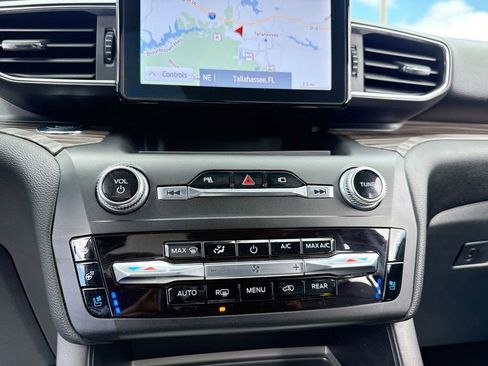 Used 2022 Ford Explorer Limited w/ Equipment Group 301A image 18