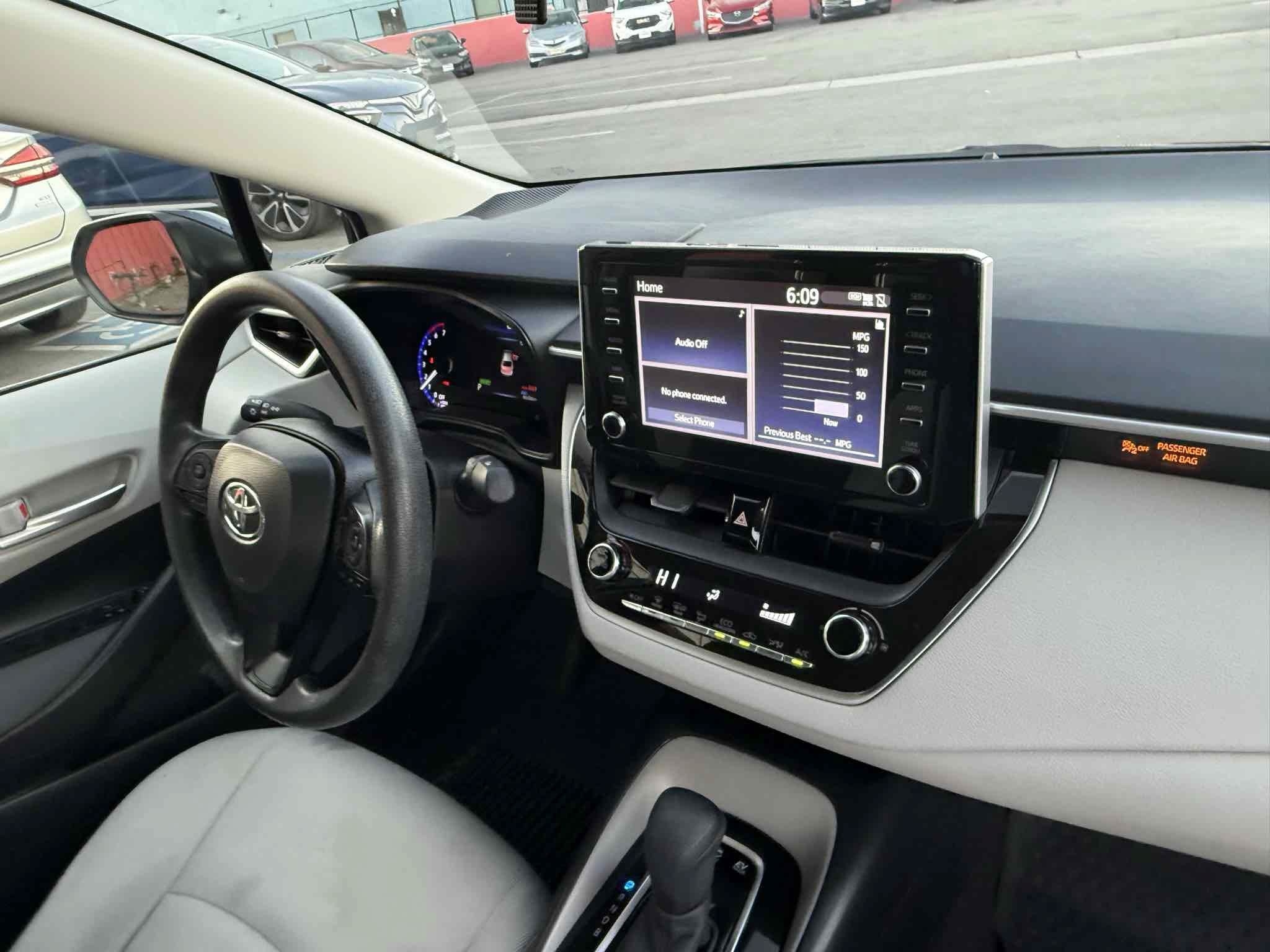 Used 2020 Toyota Corolla LE FWD image 17