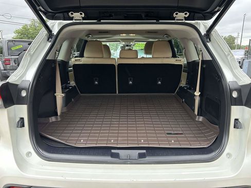 Used 2020 Toyota Highlander XLE FWD image 15