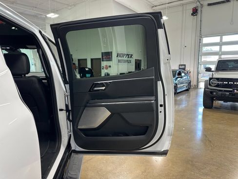 Used 2025 GMC Sierra EV Denali AWD/4WD image 38