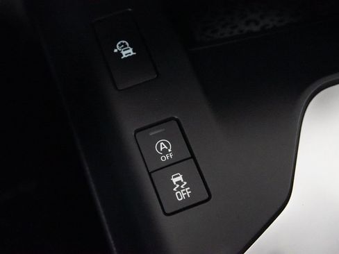 Used 2020 Jaguar E-PACE AWD/4WD image 25