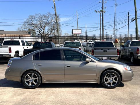 Used 2003 Nissan Altima 3.5 SE image 7