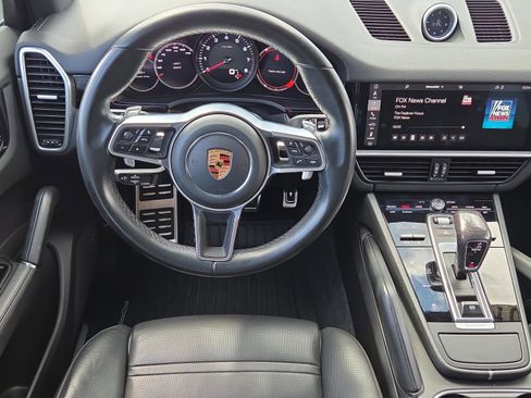 Used 2019 Porsche Cayenne Base image 12