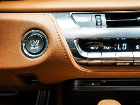 Used 2018 Lexus LC 500 Coupe w/ Sport Package image 22