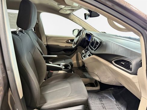 Used 2018 Chrysler Pacifica Touring Plus image 26
