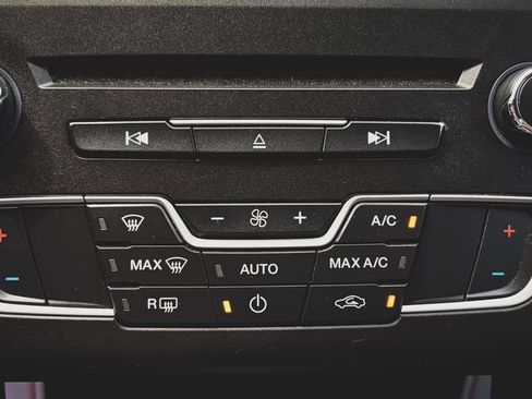 Used 2016 Ford Fusion SE FWD image 12