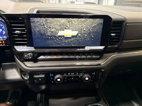 Used 2023 Chevrolet Silverado 1500 ZR2 w/ Technology Package AWD/4WD image 7