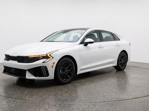 Used 2025 Kia K5 LXS image 3