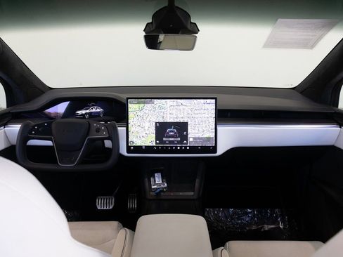 Used 2022 Tesla Model X Plaid image 28