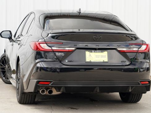 Used 2025 Toyota Camry SE w/ Convenience Package image 5