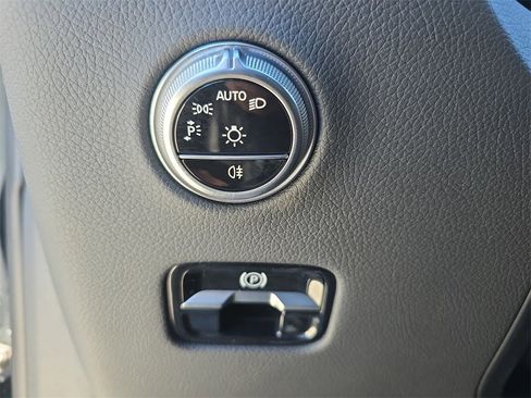 Used 2024 Mercedes-Benz GLC 300 GLC 300 image 28