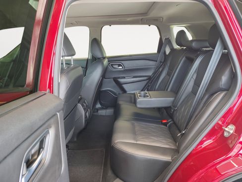 Certified 2024 Nissan Rogue Platinum w/ Platinum Premium Package FWD image 26