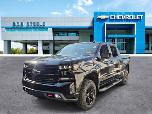 Used 2021 Chevrolet Silverado 1500 LT Trail Boss w/ LPO, Dark Essentials Package AWD/4WD image 3