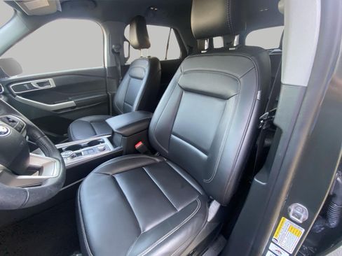 Used 2024 Ford Explorer XLT w/ Equipment Group 202A AWD/4WD image 13