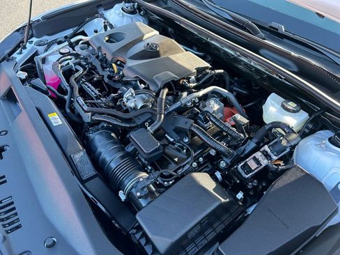 Used 2025 Toyota Camry SE image 30