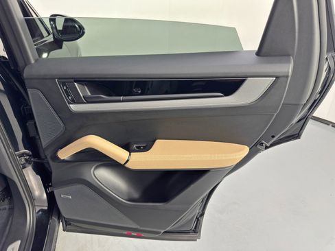 Used 2024 Porsche Cayenne w/ Sport Chrono Package image 45