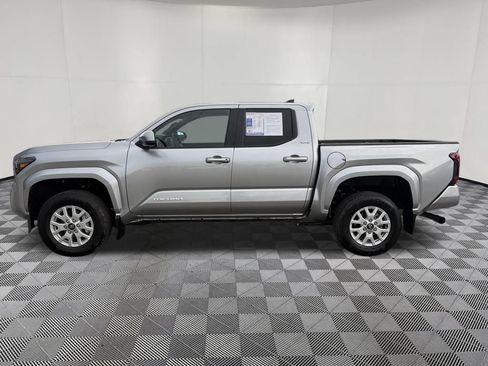Used 2025 Toyota Tacoma SR5 AWD/4WD image 4
