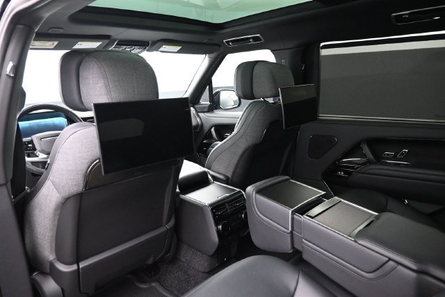 Used 2024 Land Rover Range Rover SV AWD/4WD image 18