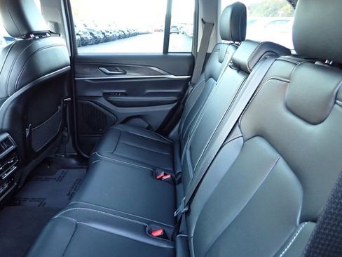 Certified 2024 Jeep Grand Cherokee Limited image 14