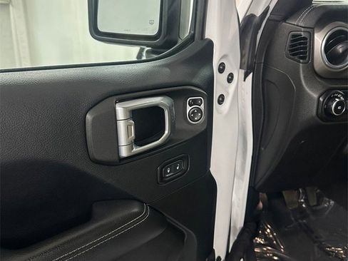 Used 2018 Jeep Wrangler Unlimited Sahara w/ Dual Top Group image 9