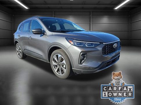 Used 2025 Ford Escape Platinum w/ Premium Technology Package image 4