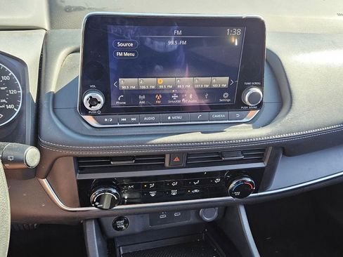 Used 2024 Nissan Rogue S image 17