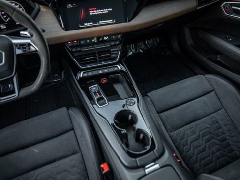 Used 2022 Audi e-tron GT Premium Plus image 36
