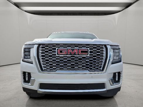 Used 2021 GMC Yukon XL Denali w/ Denali Ultimate Package AWD/4WD image 3