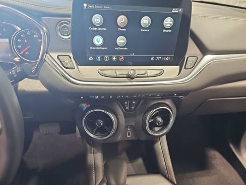 Used 2025 Chevrolet Blazer LT AWD/4WD image 19
