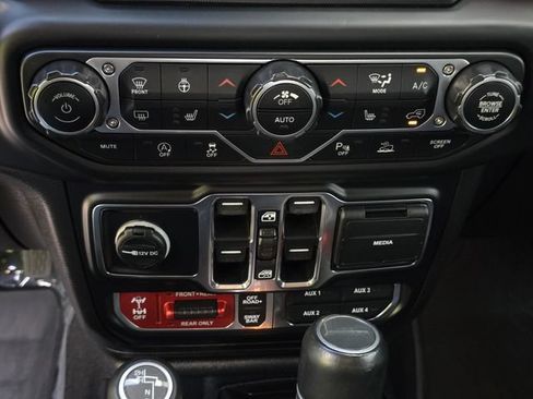 Used 2020 Jeep Gladiator Rubicon AWD/4WD image 32