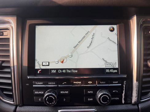 Used 2016 Porsche Macan S image 27