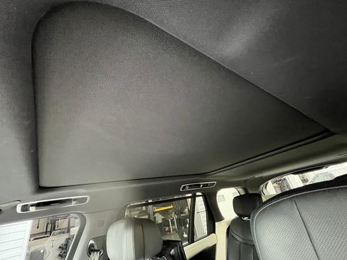 Used 2024 Land Rover Range Rover Long Wheelbase Autobiography image 23