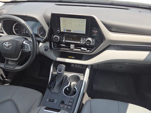 Used 2023 Toyota Highlander XLE FWD image 15